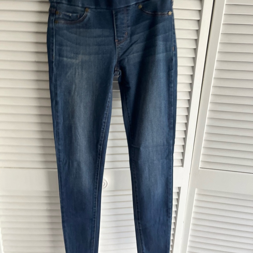 Classic Medium Wash Women's Denim Legging Jeans by Liverpool